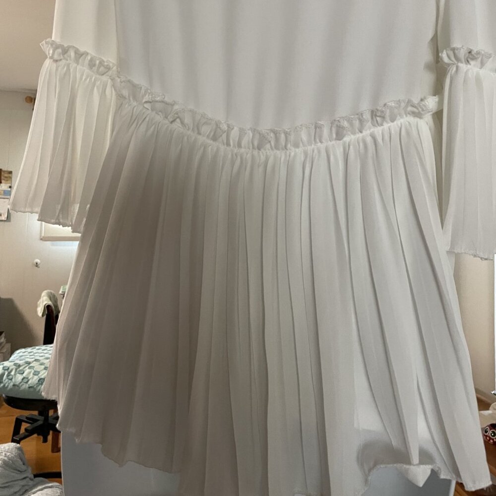 White pleated top - size Small preloved, - Picture 3 of 6